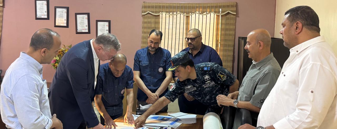 وزير البترول يزور أهالي المفقودين بحادث انقلاب البارج البحري